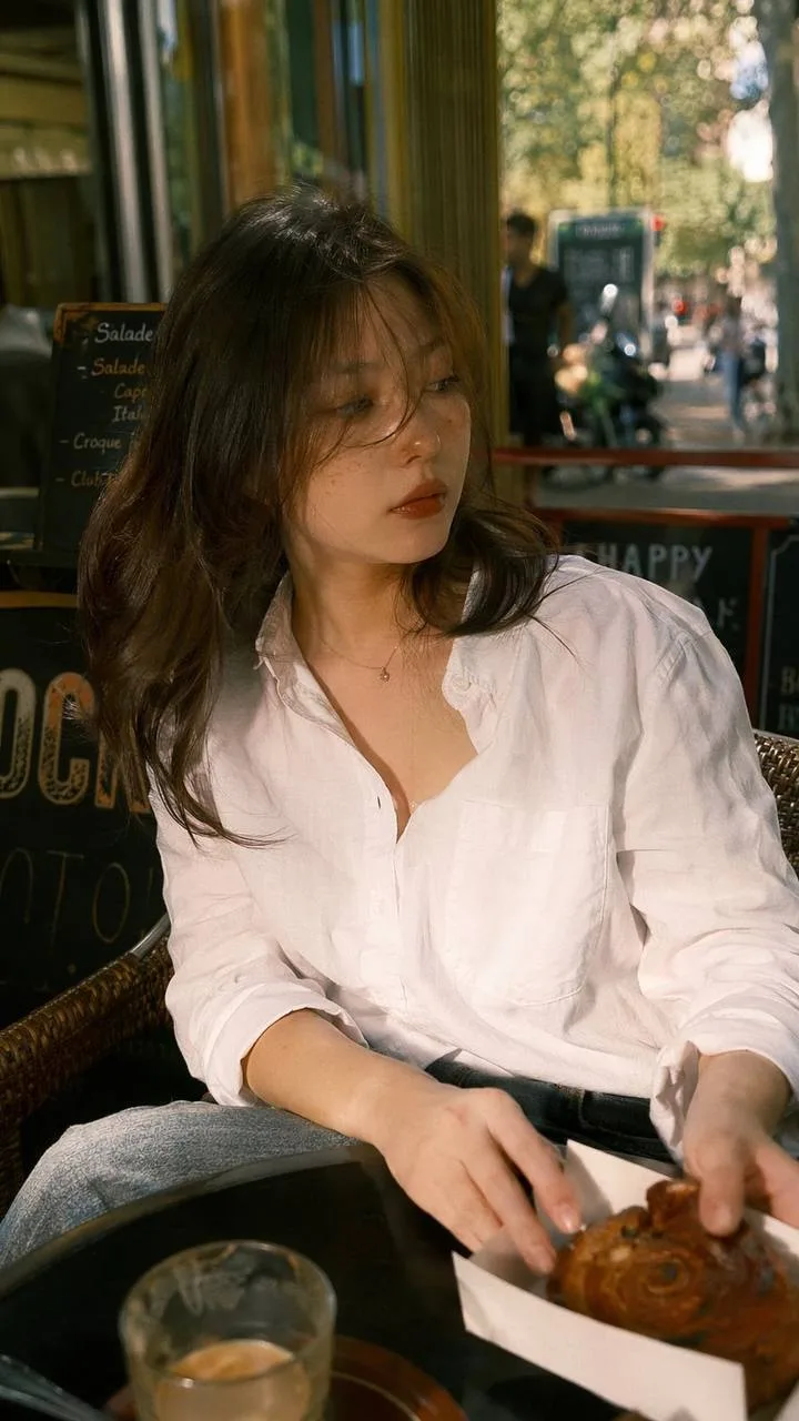 Cafe Lifestyle Portrait